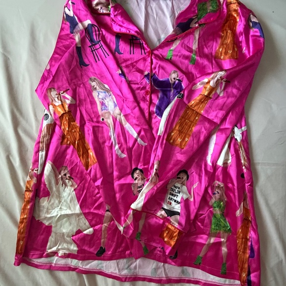 Silk Taylor Swift Pajamas - Picture 2 of 6